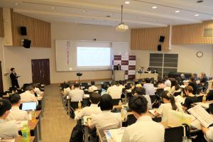 令和７年度教員対象大学説明会　会場全体の様子