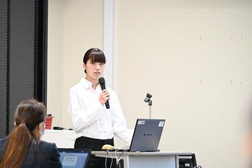 発表の様子２