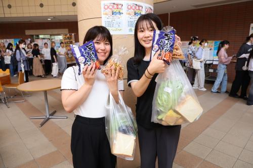 配布の様子1