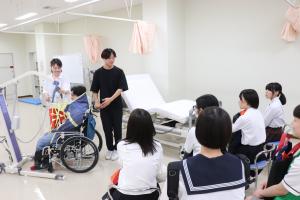 社会福祉学部介護体験コーナーの様子