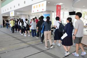 池キャンパス受付の様子