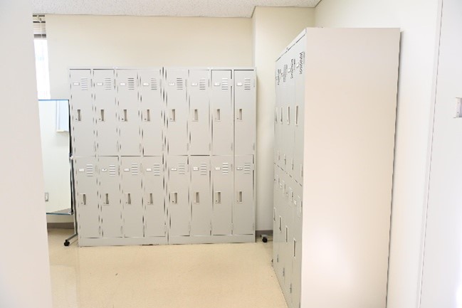 ロッカー室