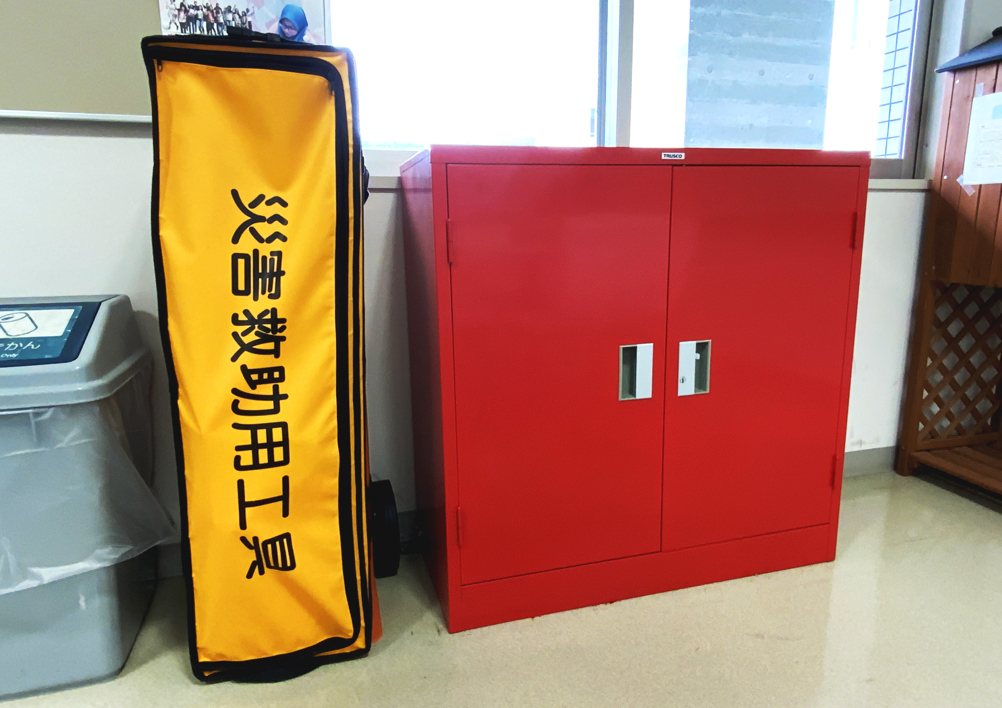 赤キャビネット