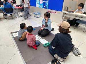 手話体験の様子