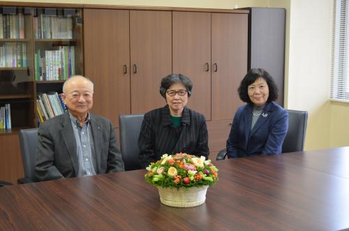 2月8日（金）に、米国日本人医師会の事務局長加納良雄氏が本学にお越しくださいました