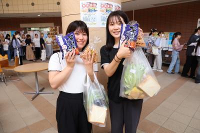 配布の様子1
